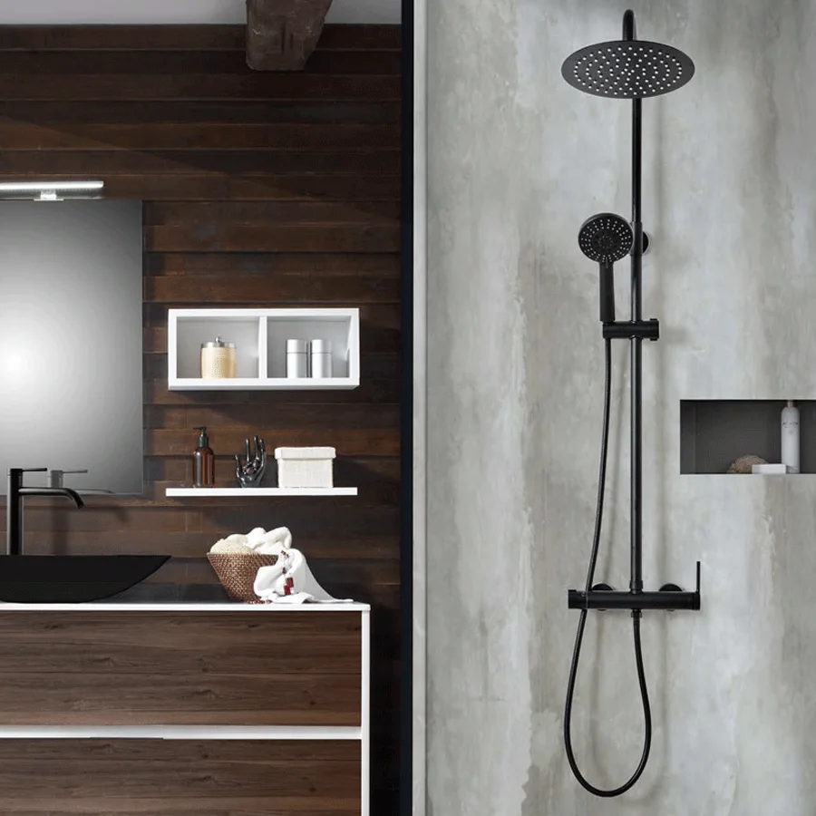 Conjunto monomando de ducha modelo Turín, en negro, ambientado en ducha