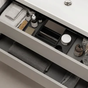 Conjunto de baño suspendido Round con tres cajones y lavabo Cosmos, con cajón abierto