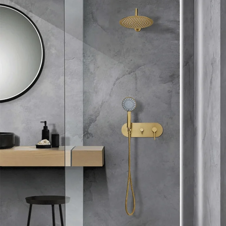 Conjunto monomando empotrado de ducha modelo Turín, en dorado