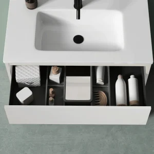 Mueble de baño suspendido Jade con lavabo de porcelana y tirador uñero, con cajón abierto en blanco
