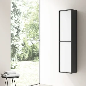 Columna auxiliar de baño suspendido Doly con dos puertas, costado y tirador en antracita, en blanco, ambientado en baño
