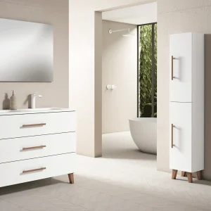 Columna auxiliar de baño Fusta con 2 puertas y baldas interiores – suspendida o con patas, en blanco, ambientado en baño