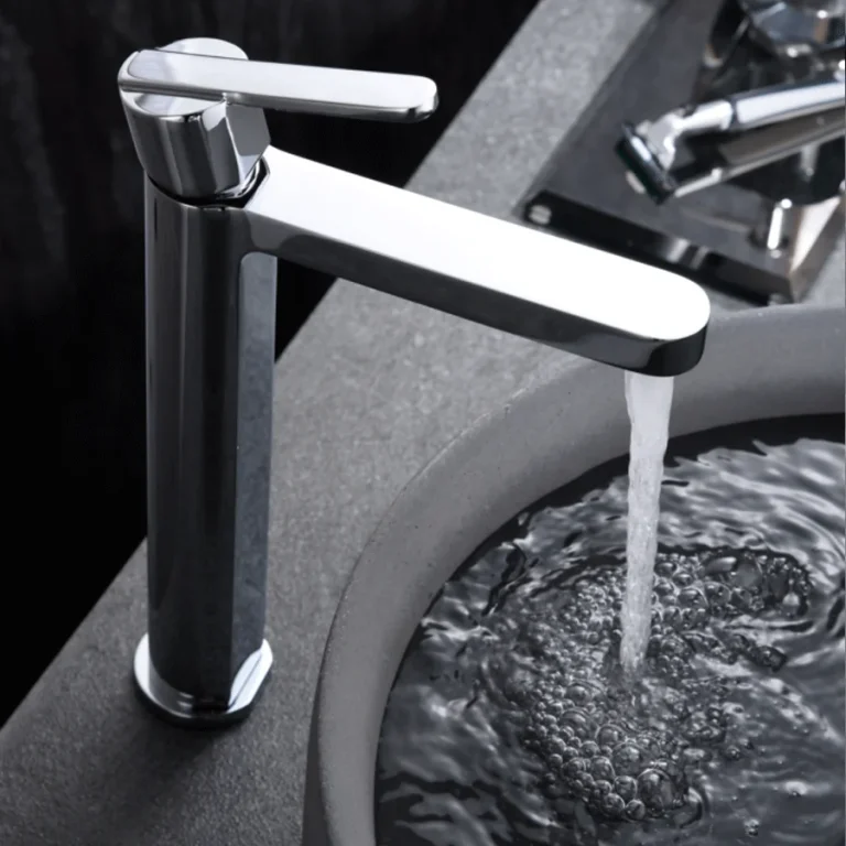 Grifo monomando Roma Imex moderno y minimalista, en cromo