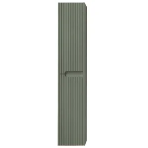 Columna auxiliar de baño suspendida Ezio con dos puertas y baldas interiores, en verde con frente ranurado