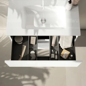 Mueble de baño Esencial con lavabo porcelánico, con cajón abierto en blanco