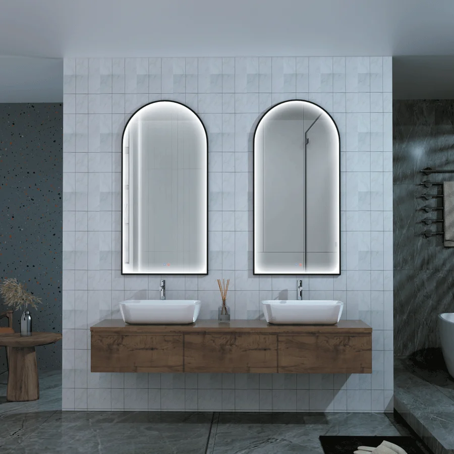Espejo de baño Roma tipo capilla con luz LED perimetral y marco negro mate, doble, sobre mueble de madera