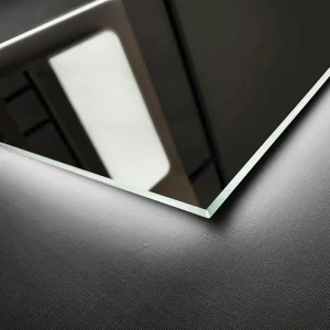 Espejo de baño Italia cuadrado retroiluminado con luz LED fría y antivaho, detalle de la luz LED