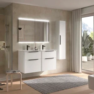 Conjunto de baño Luva 120 cm con doble lavabo porcelánico y cajón XL, en blanco, ambientado en baño