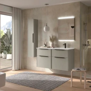 Conjunto de baño Luva 120 cm con lavabo porcelánico desplazado y cajón XL, en blanco, ambientado en baño