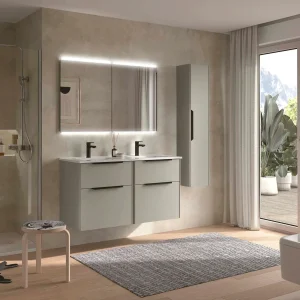 Conjunto de baño Luva 120 cm con doble lavabo porcelánico y cajón XL, en gris, ambientado en baño
