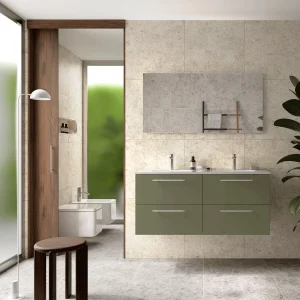 Mueble de baño suspendido Silane con 4 cajones, espejo incluido y doble lavabo porcelánico, en verde, ambientado en baño