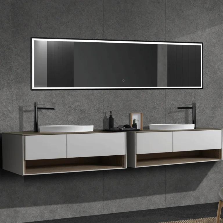 Espejo de baño New York rectangular con luz LED Triled y marco negro u oro cepillado, sobre mueble con doble lavabo