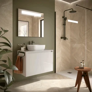 Mueble de baño suspendido Noja con tapa para lavabo sobre encimera, en blanco, ambientado en baño, vista 3