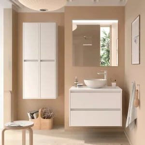 Mueble de baño suspendido Noja con 2 cajones y tapa para lavabo sobre encimera, en blanco, ambientado en baño