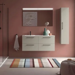 Mueble de baño suspendido Silane con 4 cajones y lavabo desplazado a izquierda o derecha, en beige, ambientado en baño