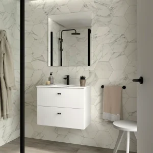 Conjunto de baño Inara suspendido con 2 cajones y lavabo porcelánico, en blanco, ambientado en baño, vista 8