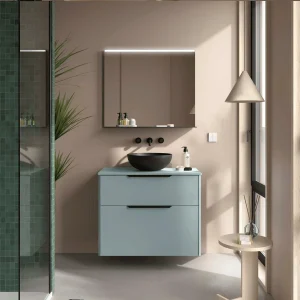 Conjunto de baño Luva con encimera para lavabo sobre encimera, en azul agua, ambientado en baño, vista 7