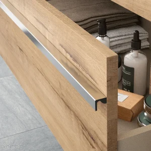 Mueble de baño Attila con 3 cajones y patas a suelo con gran capacidad de almacenamiento, detalle del tirador en madera