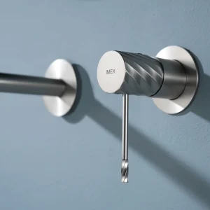 Grifo de lavabo empotrado monomando serie Bless de Imex, detalle del mando en acero
