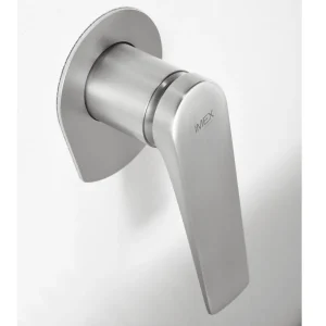 Grifo empotrado de lavabo monomando serie Delos de Imex, detalle del mando en acero