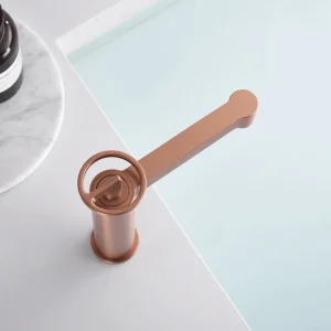 Grifo monomando de lavabo serie Olimpo de Imex, vista desde arriba en oro rosa