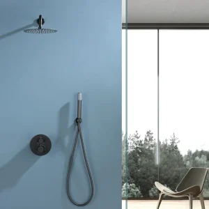 Conjunto de ducha termostático empotrado serie Bless de Imex, en gris oscuro, instalado en ducha
