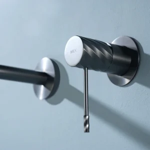 Grifo de lavabo empotrado monomando serie Bless de Imex, detalle del mando en gris oscuro