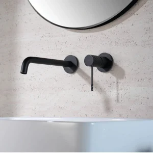 Grifo de lavabo empotrado monomando serie Bless de Imex, en negro, ambientado en baño