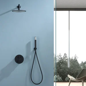 Conjunto de ducha termostático empotrado serie Bless de Imex, en negro, instalado en ducha