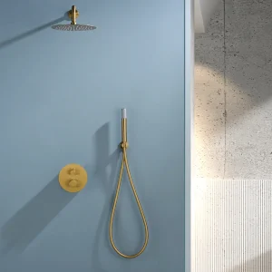 Conjunto de ducha termostático empotrado serie Bless de Imex, en dorado, instalado en ducha