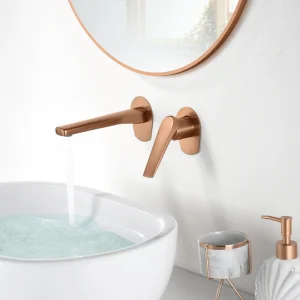 Grifo empotrado de lavabo monomando serie Delos de Imex, en oro rosa, ambientado en baño