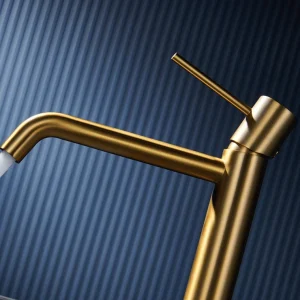 Grifo monomando lavabo alto Monza, diseño moderno en acabados premium, en dorado, ambientado en baño