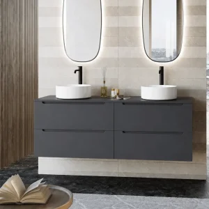Mueble de baño Kairo suspendido con lavabo porcelánico y 2 cajones, en negro, ambientado en baño