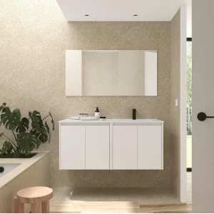 Conjunto de baño Noja 120 cm con 4 puertas, lavabo desplazado y espejo incluido, en blanco, ambientado en baño, vista 8