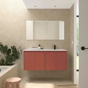 Conjunto de baño Noja 120 cm con 4 puertas, lavabo desplazado y espejo incluido, en coral, ambientado en baño