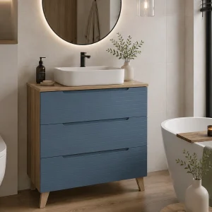 Mueble de baño Roma con tres cajones y patas para lavabo sobre encimera, en azul, ambientado en baño, vista 7