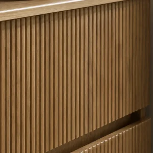 Mueble de baño Etna suspendido con lavabo cerámico integrado, detalle del acabado en madera