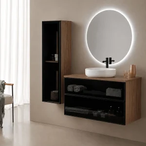 Mueble de saño KOBA suspendido con tapa y lavabo porcelánico incluido, en negro y madera, ambientado en baño, vista 4