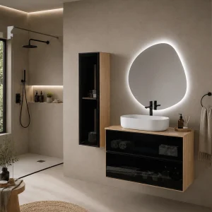 Mueble de saño KOBA suspendido con tapa y lavabo porcelánico incluido, en negro y madera, ambientado en baño