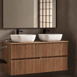 Mueble de baño Etna suspendido de 2 cajones con tapa y lavabo sobre encimera incluido, en madera, ambientado en baño